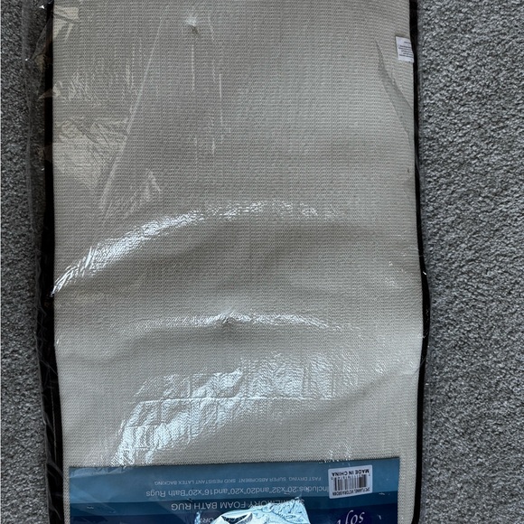 NWT… Soft non-slip chocolate brown bath mats. - Picture 3 of 4